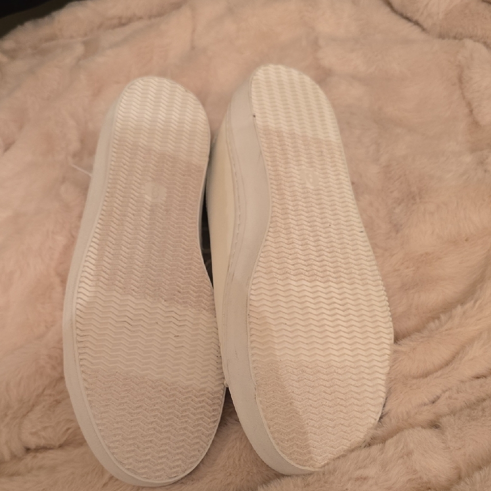 Universal Thread Off-White Sneakers - Picture 3 of 3